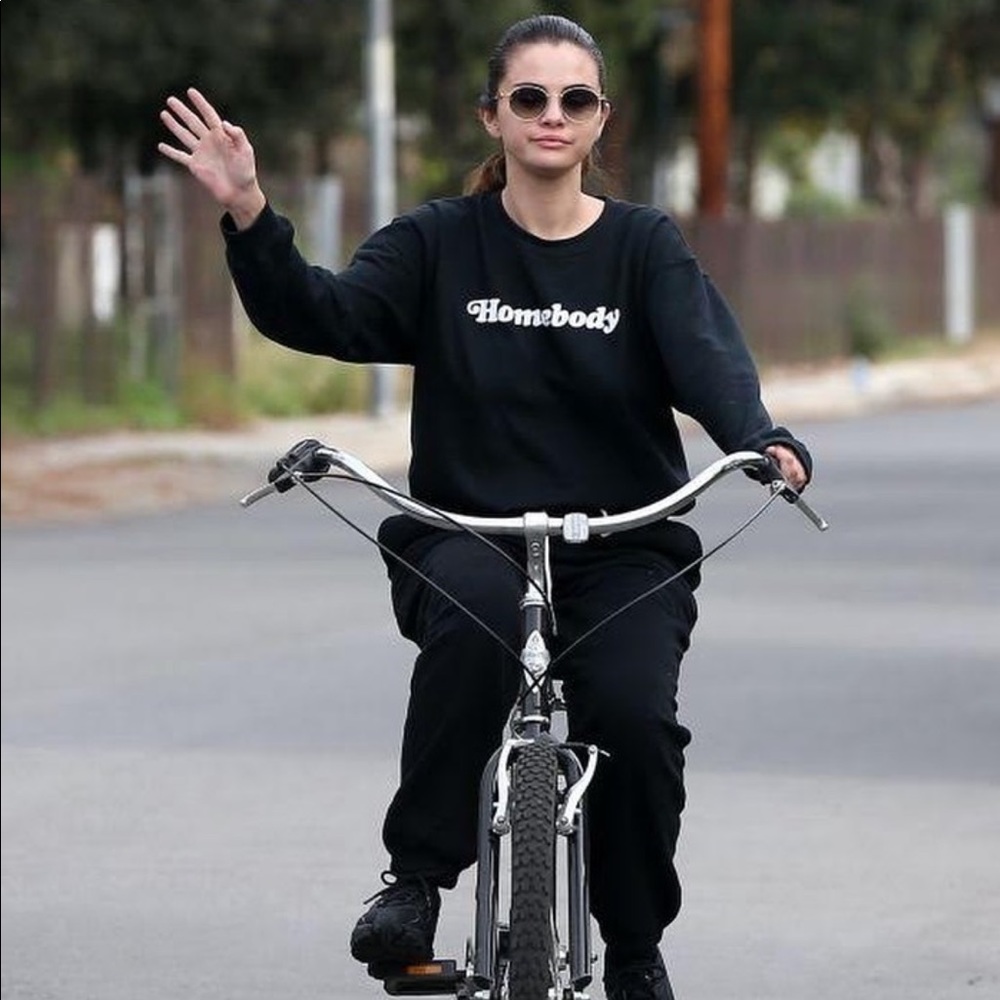 selena gomez homebody crew